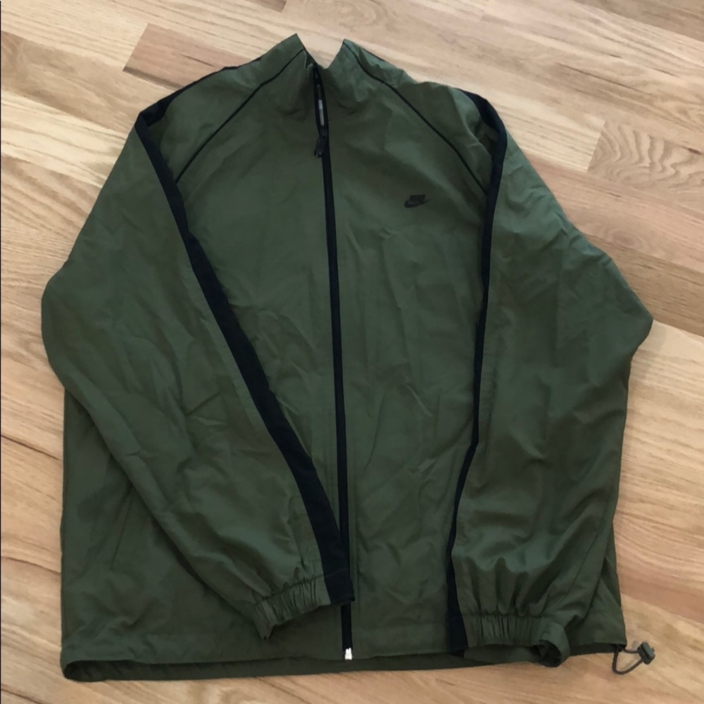NIKE Men’s Windbreaker